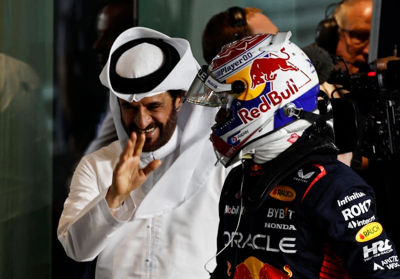 El presidente de la FIA,
Mohammed ben Sulayem, con Max
Verstappen de Red Bull
