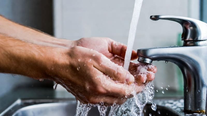 Crisis de agua en León, Guanajuato: una falla eléctrica afecta a más de 200 colonias y SAPAL alerta por posibles cortes y baja presión en el suministro potable. Fuente: Shutterstock