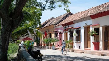 El pueblo de Colombia que parece detenido en el tiempo: calles coloniales, antiguas iglesias y paisajes a orillas del río Magdalena