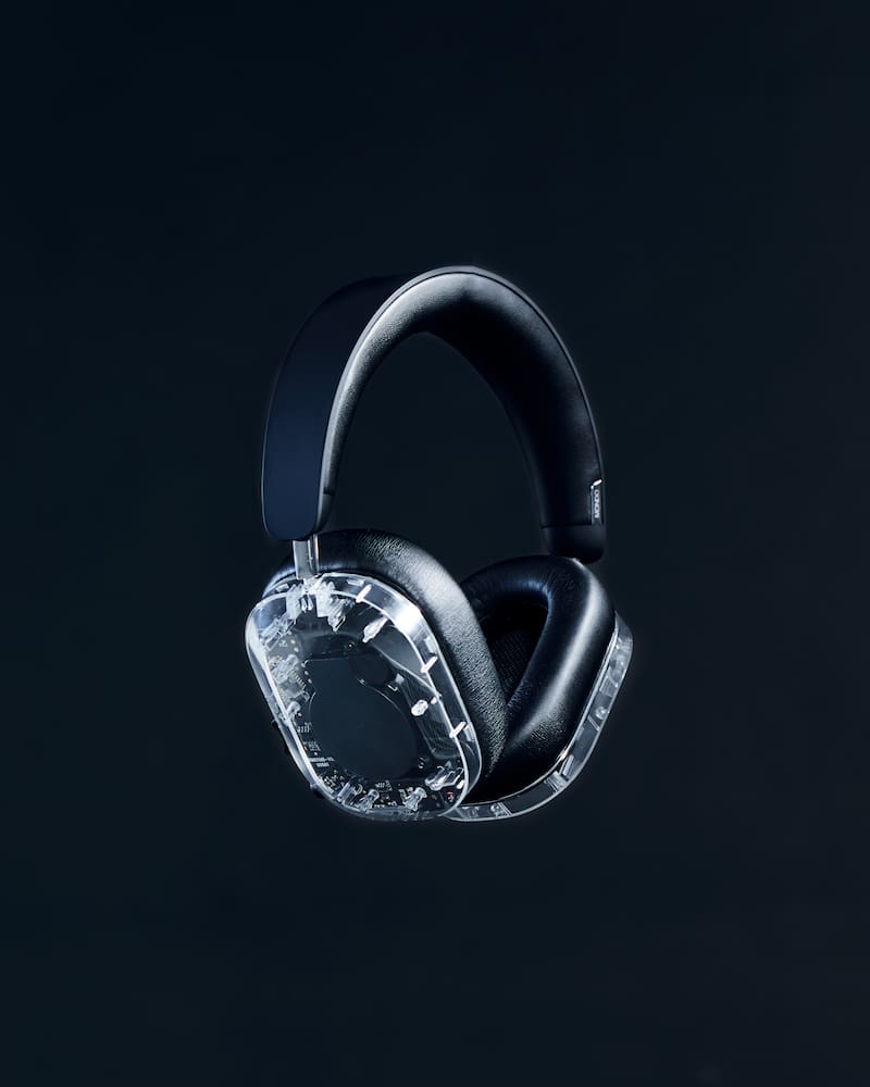 Auriculares over-ear de MONDO con diseño transparente, parte de la nueva línea de audio premium.