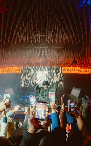 La marca de auriculares sueca que eligió Bizarrap ahora llega a la región con un plan millonario