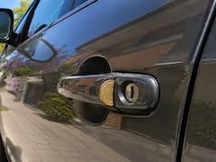 Encontrar una moneda en la manija de la puerta del auto: qué significa y por qué es importante saber cómo actuar