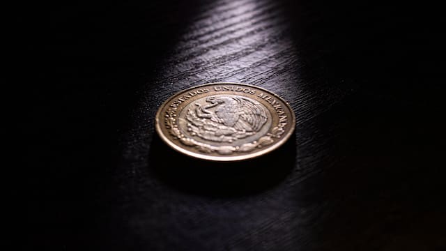 ¿El peso mexicano puede bajar de 17 unidades por dólar de EEUU? Esto dicen los analistas