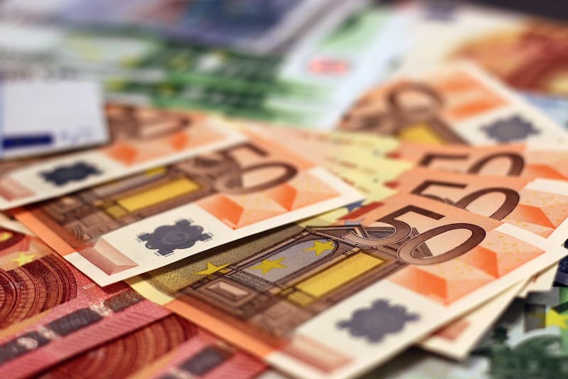 La cotización del Euro y yuan (foto: Pexels).
