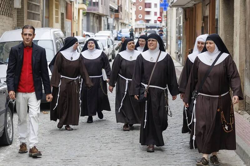 Hace poco más de un año, un grupo de monjas vinculadas al convento rompió con la jerarquía de la Iglesia Católica, adoptando posturas sedevacantistas tras rechazar las doctrinas posteriores al Concilio Vaticano II.