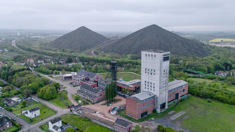 Vista aérea del antiguo complejo minero 11/19 en Loos-en-Gohelle.