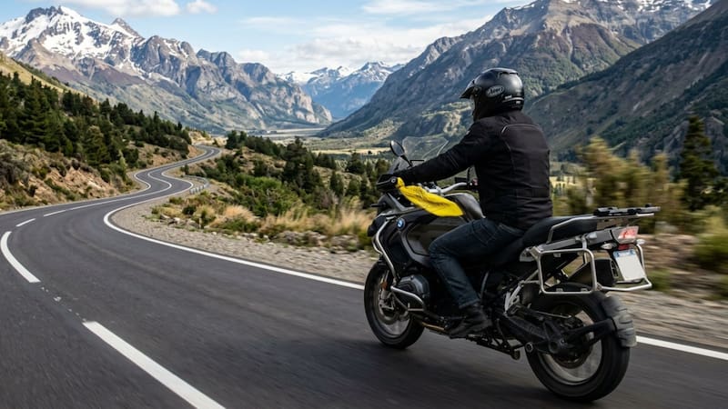 Qué significa que una moto lleve un trapo amarillo colgado en el manillar y por qué es importante saberlo.