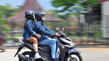 Cambian los viajes en moto para siempre: ya no se podrá manejar con acompañante, según Ministerio de Transporte