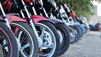 Es oficial | El Gobierno multará a los conductores de motos y bicicletas eléctricas que no porten este documento en CDMX