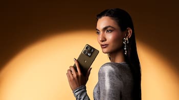 Motorola presentó sus nuevos celulares y sube la apuesta para los ultra premium: lujo, diseño, potencia y una cámara premiada