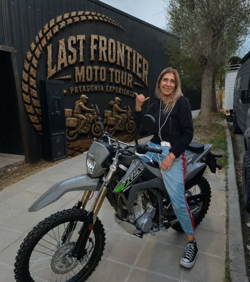 La flota incluye principalmente modelos Kawasaki Versys 650, además de unidades de menor cilindrada, como motos de 300 cc y Yamaha 250, más livianas y accesibles para determinados perfiles de viajeros.