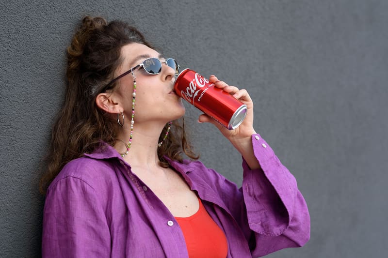 Por caida de ventas frente a Pepsi, Coca-Cola decidió en los 80 cambiar por primera vez la fórmula de la bebida.