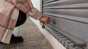 Se bajan las persianas y quedan suspendidas todas las actividades: el Gobierno confirmó duras sanciones para estos comercios