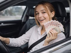 Es oficial | Hacienda confirma que los conductores con seguro de coche lo podrán deducir de la Renta, pero solo si cumplen con esta condición