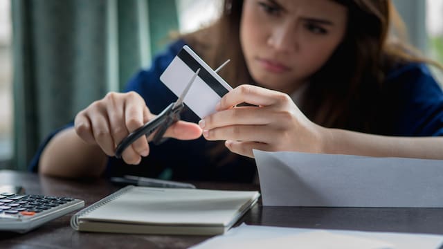 Confirmado por el Gobierno | Darán de baja todas las cuentas bancarias y tarjetas de crédito de los españoles que estén en esta base de datos