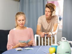 Confirmado por Hacienda: designar a los hijos titulares de las cuentas bancarias no implica una donación