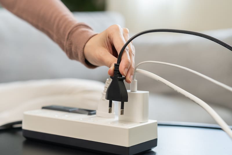 El consumo de electricidad se mide en kWh y para calcular cuánto cuesta utilizar un electrodoméstico se debe multiplicar la energía que consume por el precio de cada kWh.