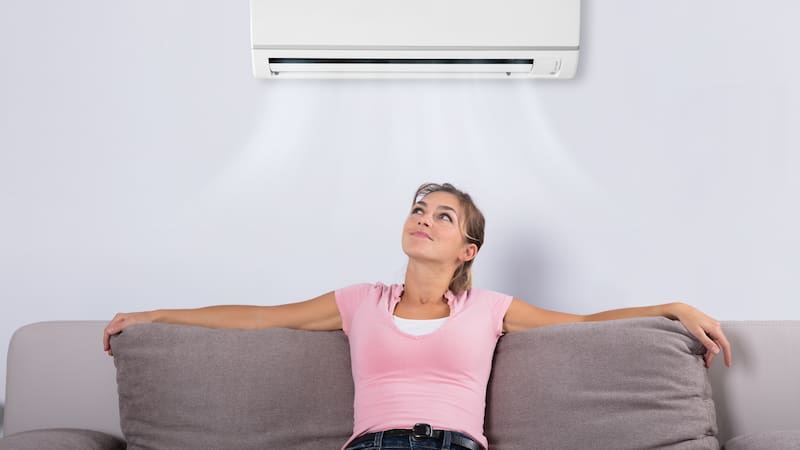 La Ley de Propiedad Horizontal limita la instalación de aire acondicionado en fachadas y obliga a revisar permisos antes de modificar elementos comunes.