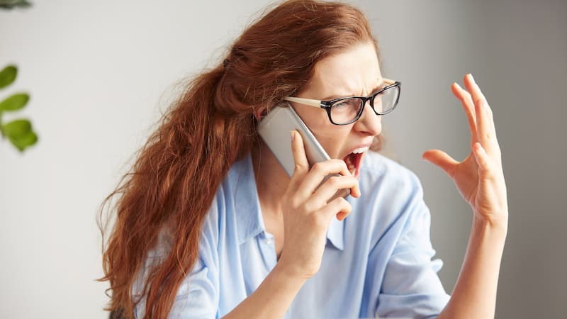 Expertos advierten que rechazar llamadas spam es un error y explican cómo contestarlas correctamente para reducirlas y evitar fraudes telefónicos.