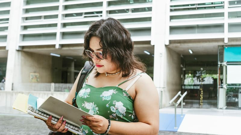 Conoce los requisitos para inscribirte en la Beca a Universitarias y Universitarios para Transporte y Más.