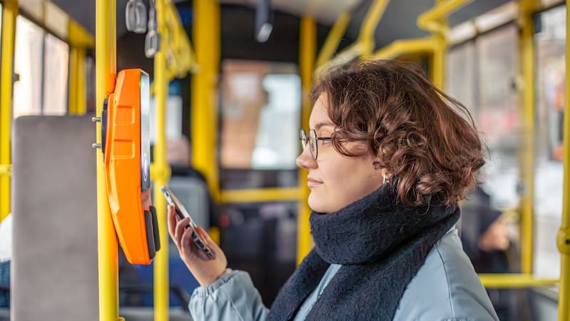 Colectivos y subtes gratis: todas las promociones y descuentos para viajar en transporte público en octubre.