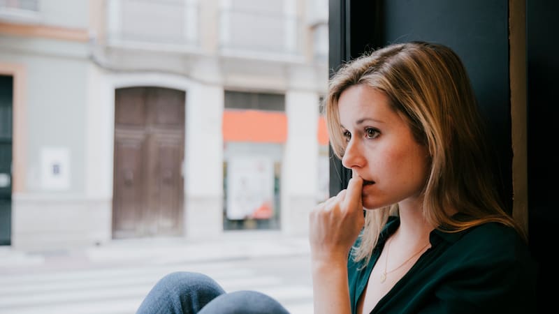 La ausencia de amistades no siempre implica un problema psicológico, pero puede convertirse en una señal de alerta cuando genera malestar emocional o aislamiento.