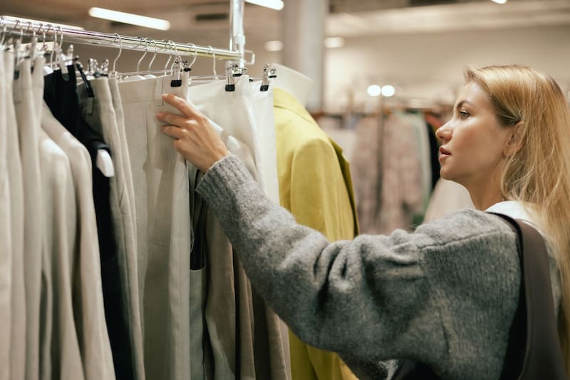 La campaña incluye moda, calzado, belleza, accesorios y productos para el hogar.