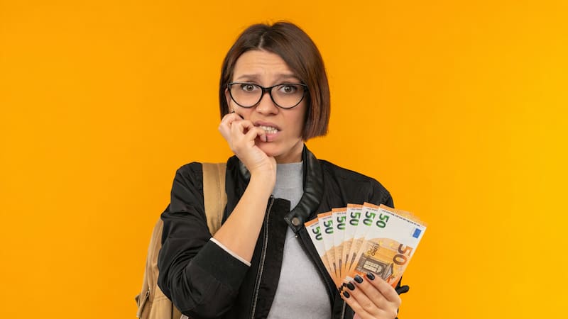 El Banco Central Europeo recomienda mantener entre 70 y 100 euros en efectivo por persona en casa para afrontar hasta tres días de emergencia en caso de crisis, apagones o fallos en los sistemas de pago.