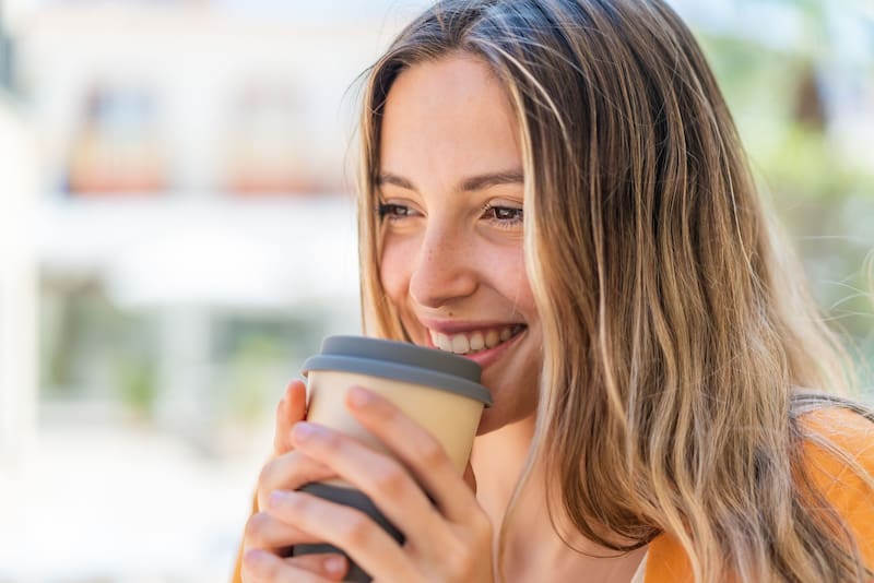 El estudio muestra los efectos del café con y sin cafeína en el intestino y el estado de ánimo.