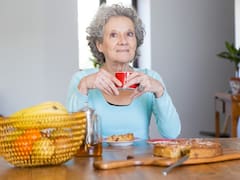 Este es el hábito diario que debes incluir en tus desayunos para bajar de peso a partir de los 50 años