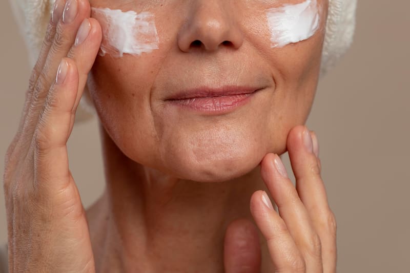 La AEMPS recomiendan suspender el uso de los productos afectados y consultar con un profesional sanitario ante cualquier reacción.