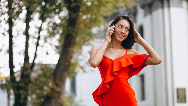 Mujer vestida de rojo