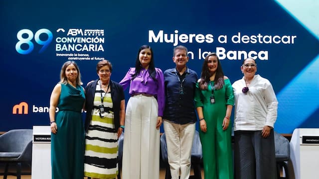 El techo de cristal bancario: 53% de la plantilla es mujer, pero solo 28% manda