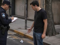 Medida oficial | Por orden del Gobierno, la Policía de la Ciudad penalizará uno por uno a todos los ciudadanos que tiren basura en la calle