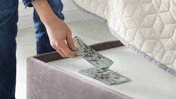 Multarán a las personas que tengan dólares en su casa y no cumplan con este requisito clave