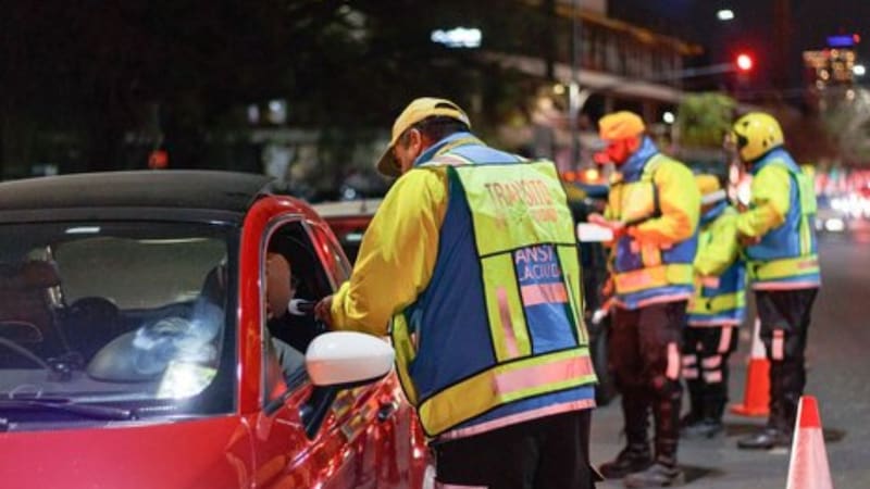 Multarán, les sacarán la licencia y meterán presos a los conductores de vehículos que adulteren la patente
Fuente: Archivo