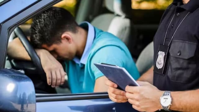 Oficial | Multarán a todos los conductores que no cambien la dirección en su carnet de conducir