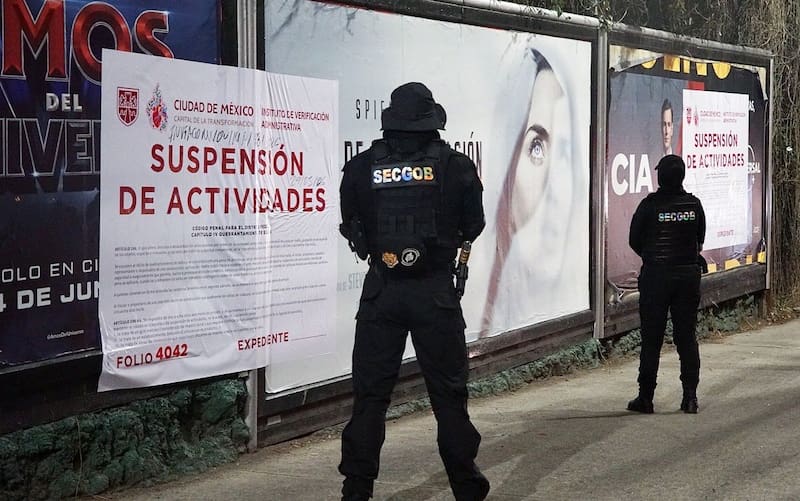omo resultado de estas acciones, se hizo la colocación de 43 sellos de suspensión de actividades en 50 vallas y 2 pantallas.