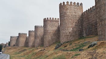 El hallazgo del siglo | Descubren un tesoro oculto junto a la muralla de Ávila: revelan restos arqueológicos de hace 2000 años