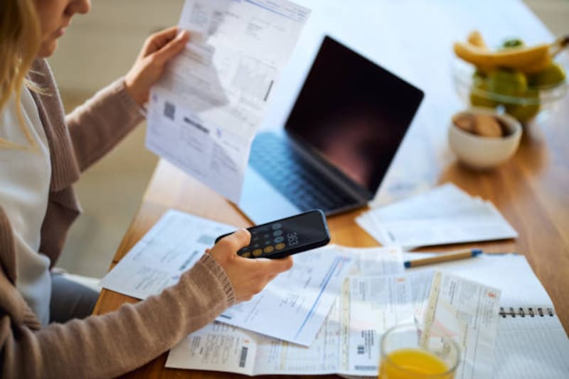 El costo final del servicio depende de factores como transporte, distribución y comercialización.