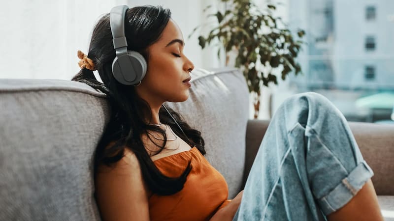 Aunque llame la atención que algunas personas parezcan obsesionarse con una canción, no es por necesariamente algo patológico