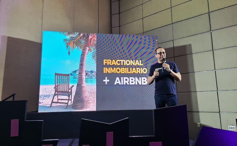 Nacho Flores en el escenario de Proptech Latam Summit