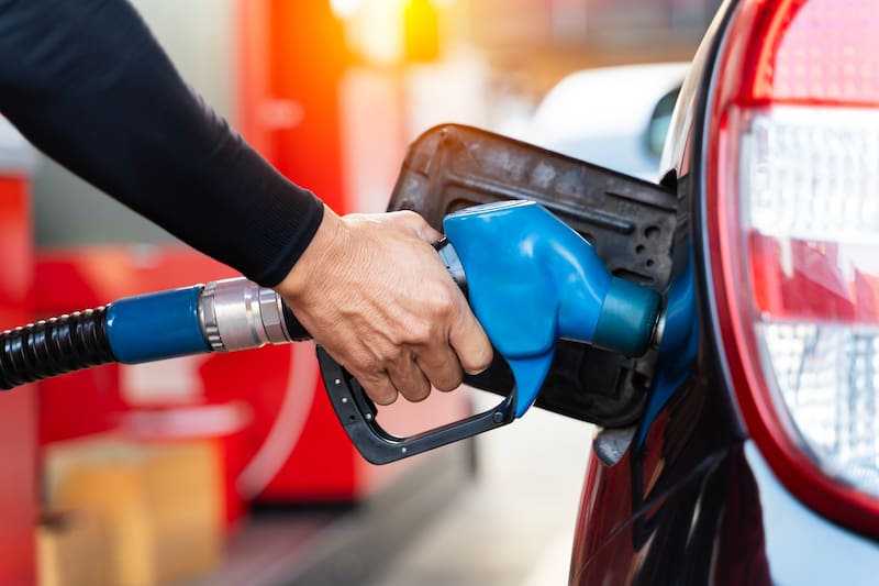 La mezcla de naftas con distintos octanajes genera un combustible con una resistencia a la detonación intermedia. (Foto: Shutterstock)