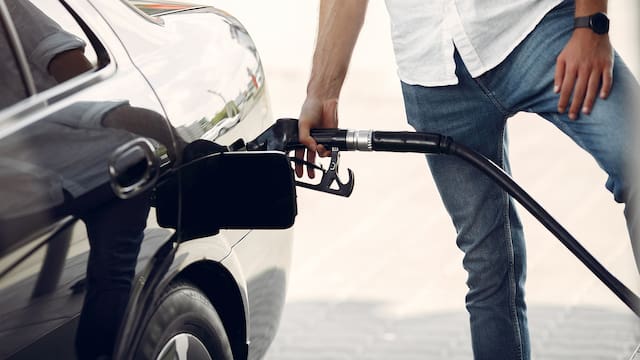 ¿Aumenta o baja el combustible? Este es el precio del litro de gasolina y el del gasóleo este domingo 16 de agosto