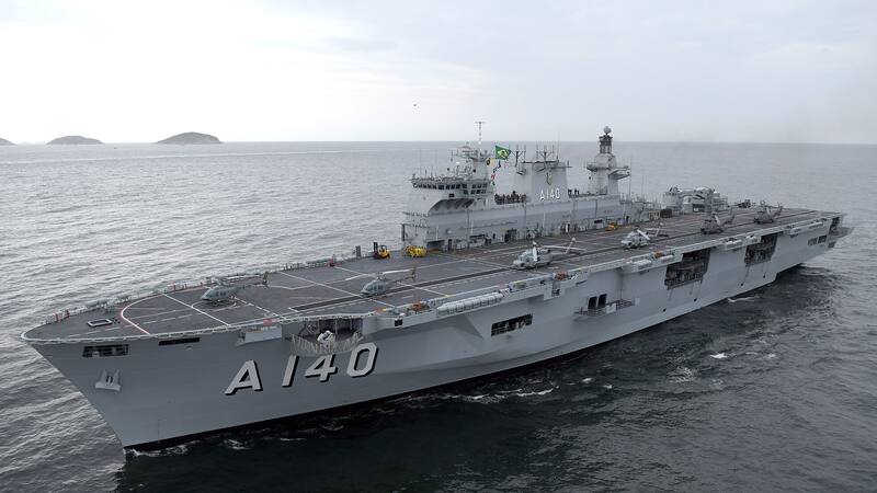 El barco de guerra multipropósito tiene una amplia variedad de funciones ofensivas, logísticas y de transporte.