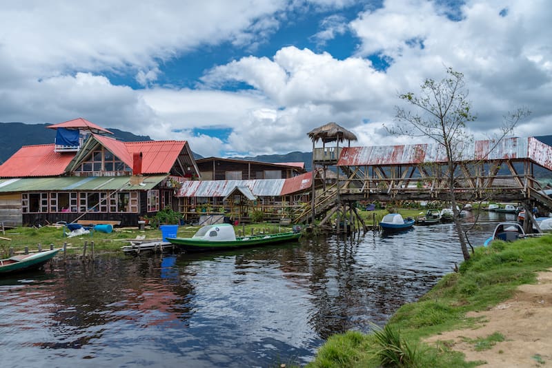 La laguna de La Cocha es uno de los destinos turísticos más singulares del sur de Colombia.