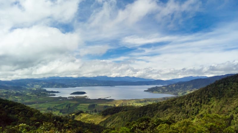 La laguna de La Cocha es uno de los destinos turísticos más singulares del sur de Colombia.