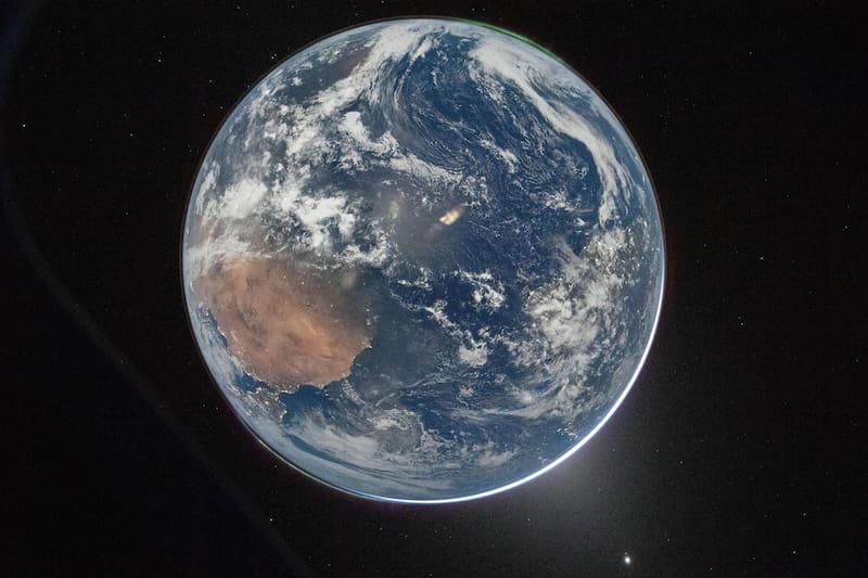 Imagen tomada de la cuenta oficial en X de la @NASA que muestra una fotografía de la Tierra tomada por la tripulación de Artemis II.