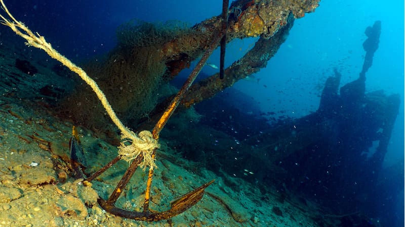 Arqueólogos confirman que hay 250 barcos hundidos llenos de toneladas de oro y plata en las Azores, pero nadie los quiere rescatar. Fuente: Shutterstock.