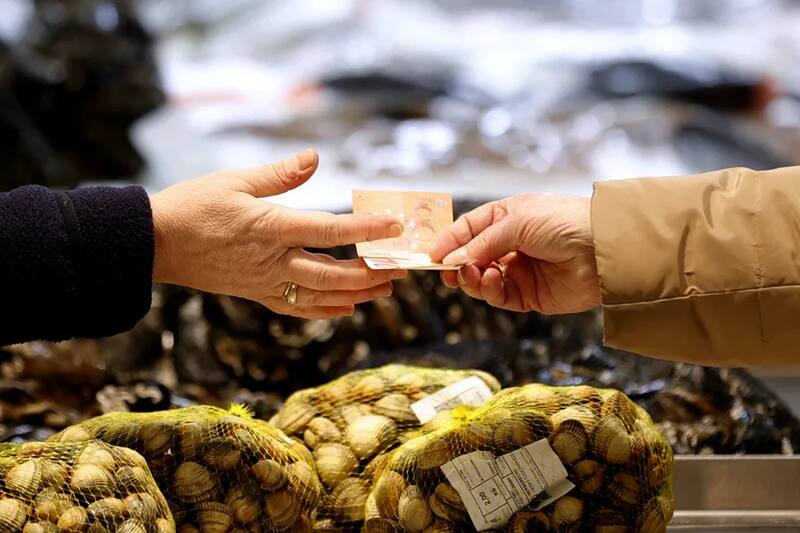 Los precios en alimentación subieron el 2,8% anual en noviembre, por encima del 1,7 % del mismo mes de 2024.